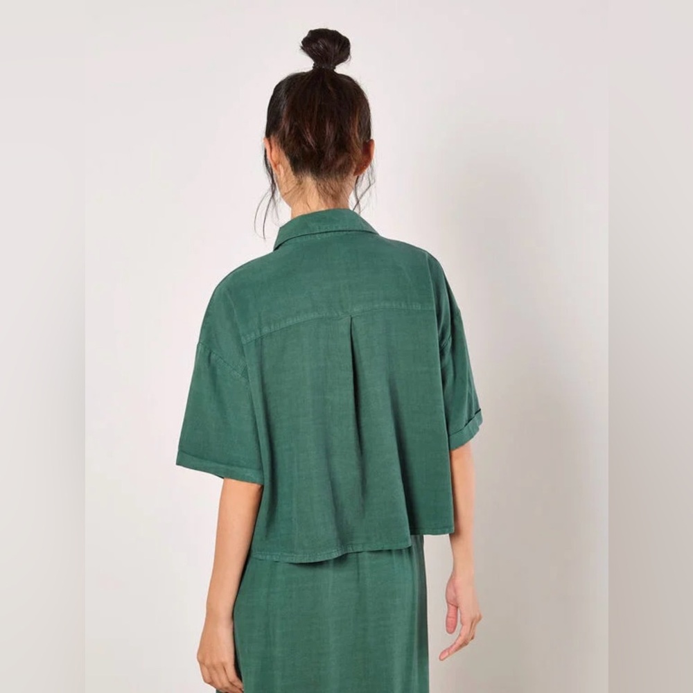Apricot 🍑 - Green Button-Front top Set - - Picture 6 of 8